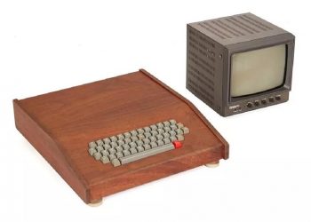 Steve Wozniak Apple-I kompüteri ən azı 200 min dollara hərraca çıxarılacaq