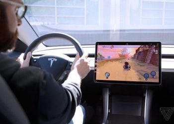 “Tesla” elektomobillərində kompüter oyunları quraşdırılacaq