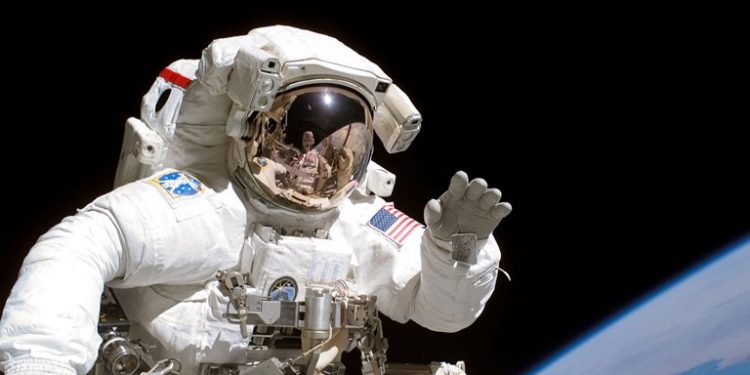 Kosmosda uzun müddət qalmaq astronavtların sümüklərinə xoşagəlməz ziyan vurur