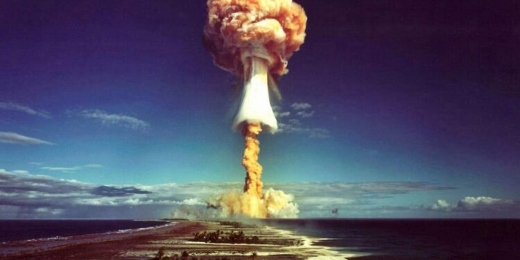Atom bombası texnologiyasını və onun tarixini araşdırmaq