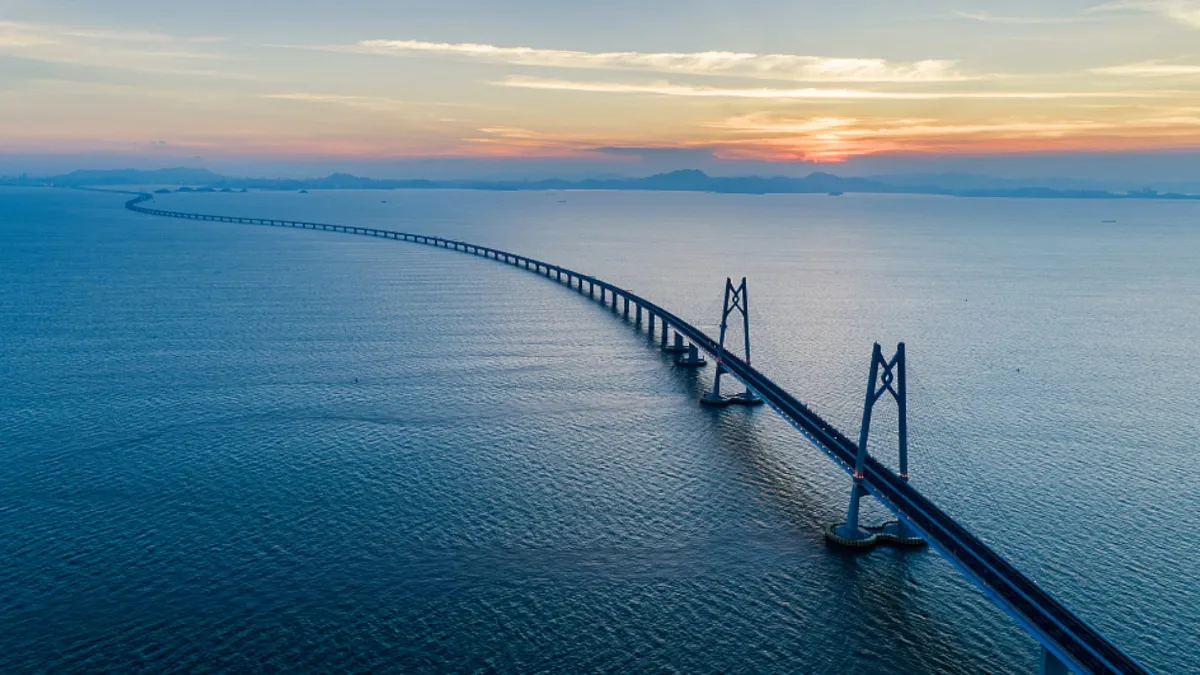 Çin, dünyanın en büyük deniz köprüsünü nasıl inşa etmeyi başardı