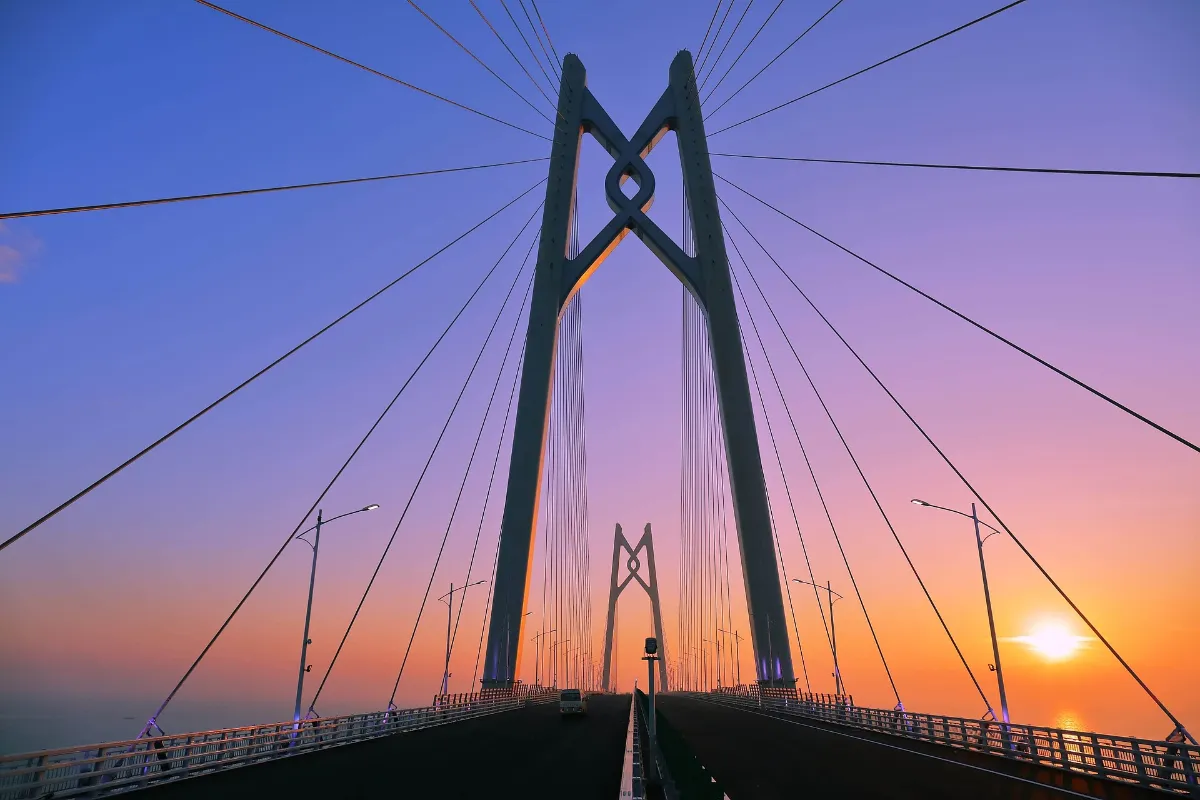 Çin, dünyanın en büyük deniz köprüsünü nasıl inşa etmeyi başardı