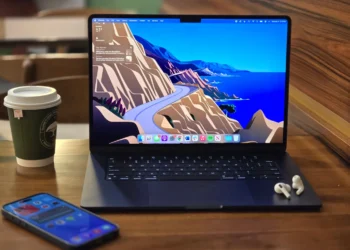 Məğlubedilməz Performans Apple M3 MacBook Air noutbukuna baxış