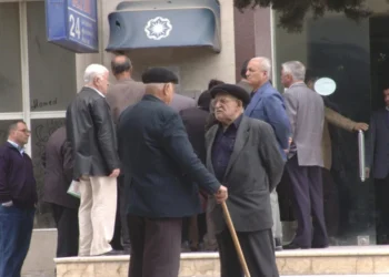 Azərbaycanda pensiya yaşı azaldılacaq? – Komitə sədri cavab verdi