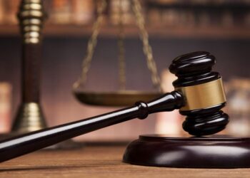 Nüfuz alverində təqsirləndirilən vəkilin istintaqı başa çatıb