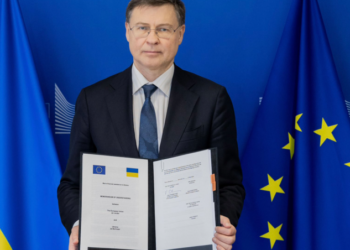 Aİ və Ukrayna Kiyevə 18,1 milyard avroluq kreditin ayrılması haqqında memorandum imzalayıb