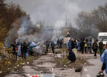 Britaniya İraqla qanunsuz miqrantlara qarşı mübarizə üçün müqavilə imzalayıb