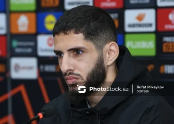 "Qarabağ"ın yarımmüdafiəçisi Bakıda təxribat törətməyə çalışan fransız jurnalistləri SUSDURDU