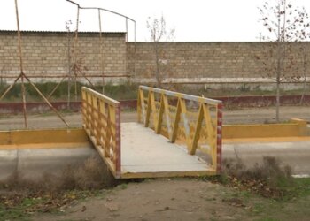 Binənin Atçılıq massivindəki dəmir körpü götürüldü – SƏBƏB