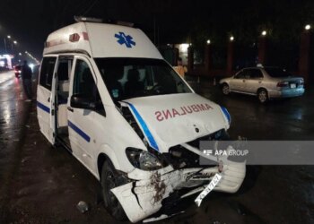 Lənkəranda təcili yardım avtomobili qəzaya uğrayıb: Xəsarət alanlar var