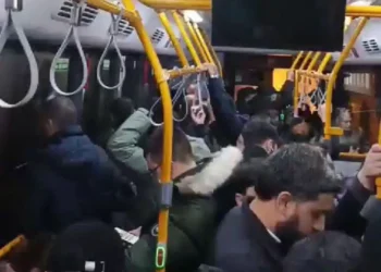 Elektrik mühərrikli avtobusun enerji ehtiyatı qurtardı: Sərnişinlər yolda QALDI