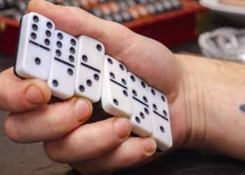 10 qəpikdən domino oynadılar – 3 min cərimələndilər