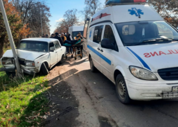 Cəlilabadda avtomobil dirəyə çırpılıb, xəsarət alanlar var 