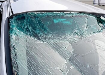 Pirşağıda avtomobillər toqquşub, yaralanan var