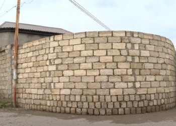 Masazır qəsəbəsində vətəndaş küçəni ZƏBT EDİB