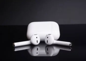 Apple, kameralı AirPods ilə texnologiya dünyasını dəyişdirəcək?
