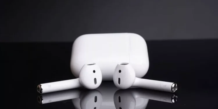 Apple, kameralı AirPods ilə texnologiya dünyasını dəyişdirəcək?