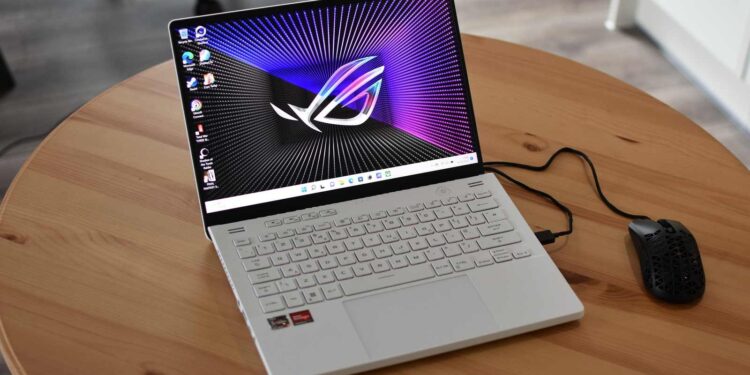 ASUS ROG Zephyrus G14 Kompakt Dizaynda Yüksək Performans