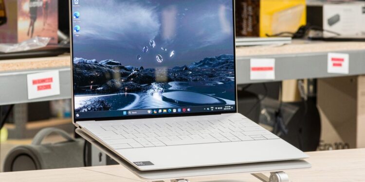Dell XPS 13 (2024) ilə Tanışlıq Mükəmməlliyin Zirvəsi