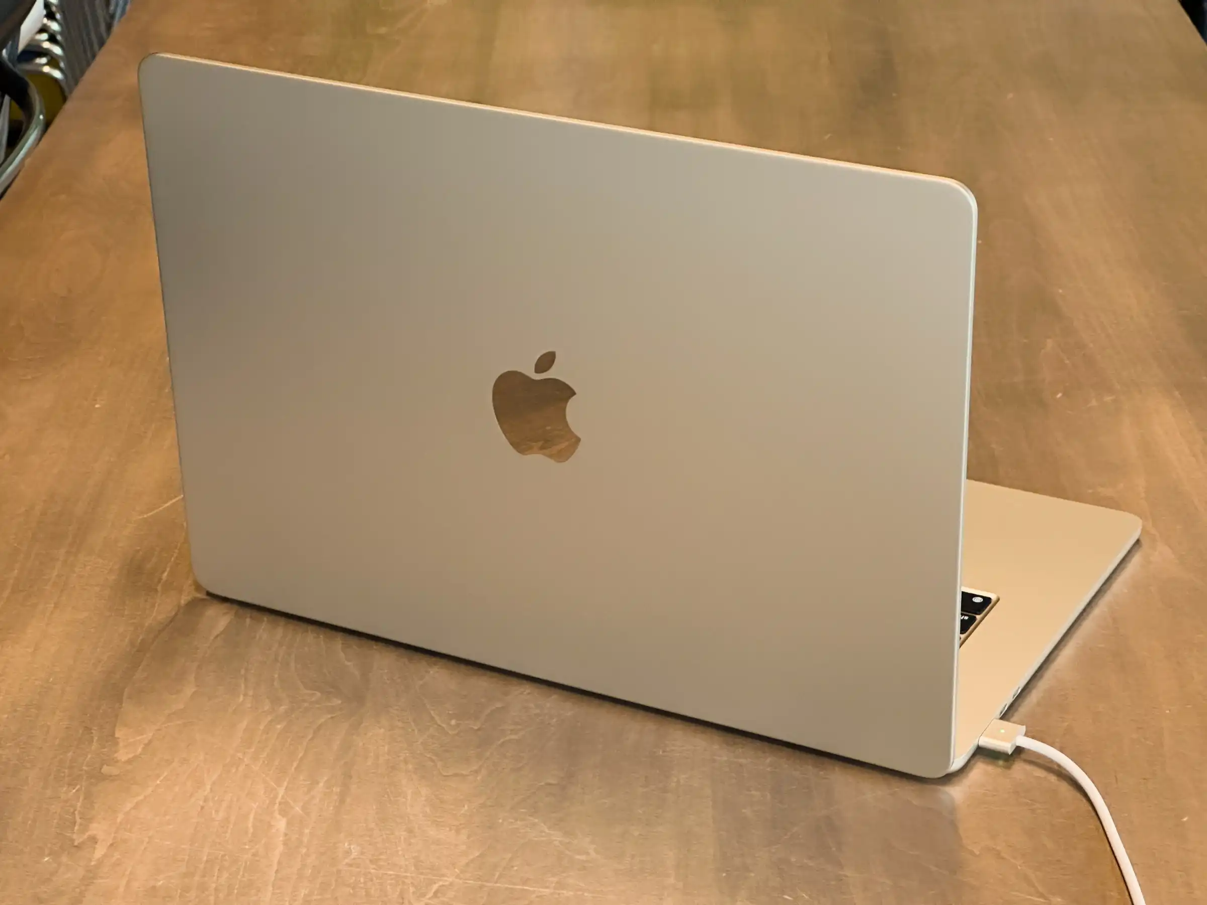 MacBook Air M4 Yüngül Dizaynda Güclü Performans