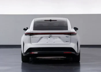 Toyota bZ7 Yeni Elektrikli Sedan Texnologiyası