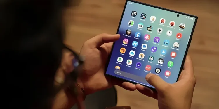 2025-də qatlanan smartfonlarda yeni lider dövrü Samsung-da