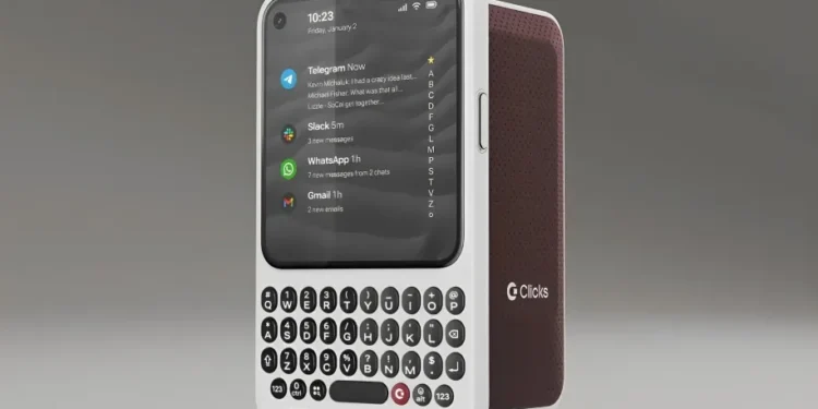 Fiziki klaviaturalı smartfon bazara qayıtdı Clicks sürprizi